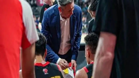 弗格获李根盛赞：全面防守，助力抑制新疆崛起